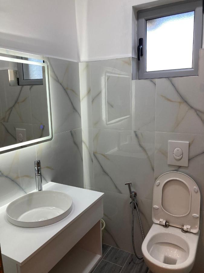 Luna Magica Hotel Borsh Bagian luar foto