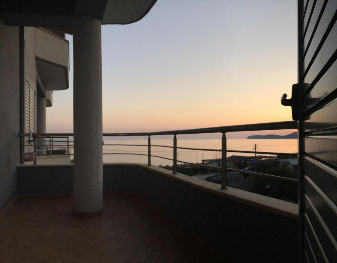 Luna Magica Hotel Borsh Bagian luar foto