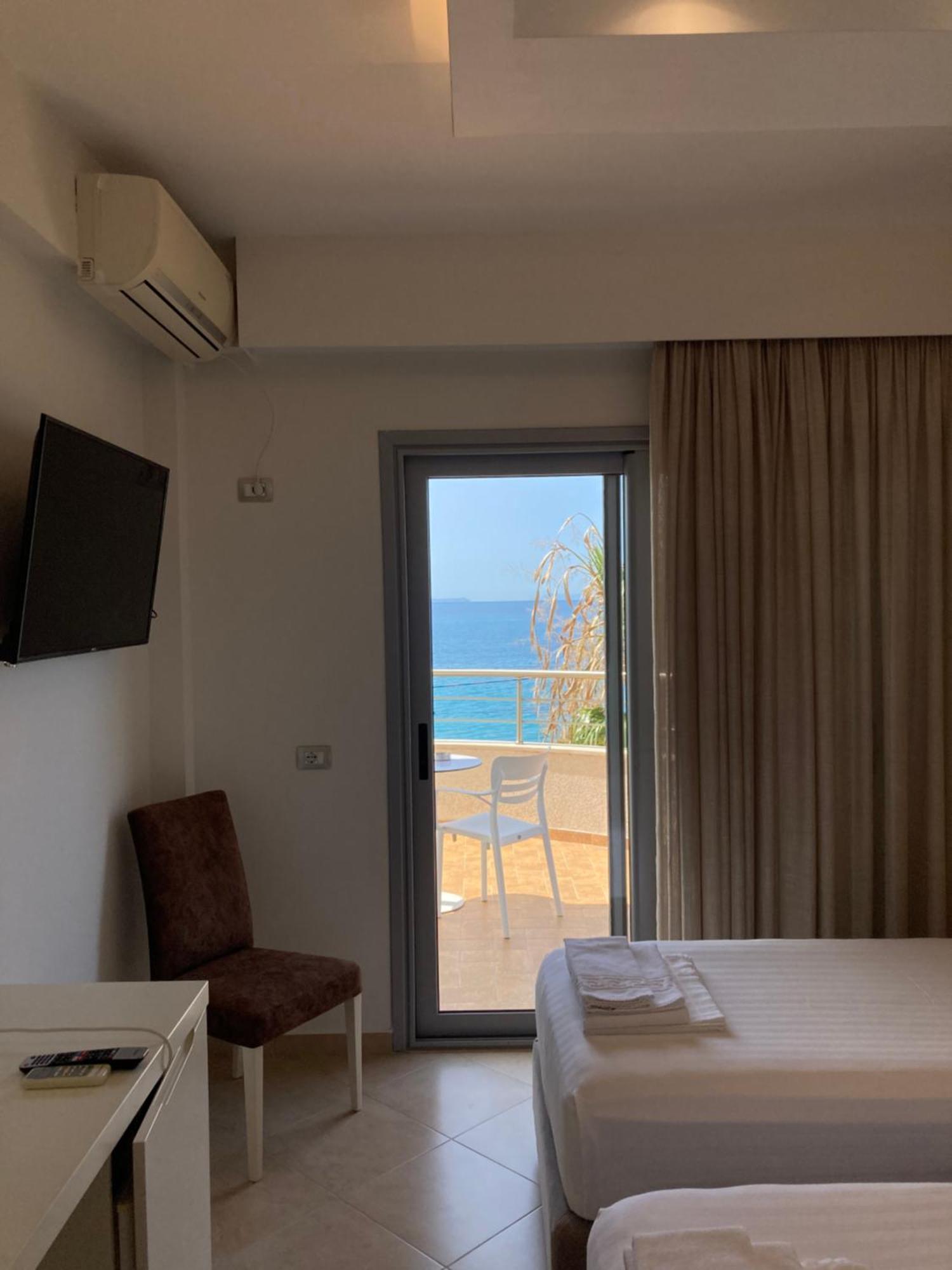 Luna Magica Hotel Borsh Bagian luar foto
