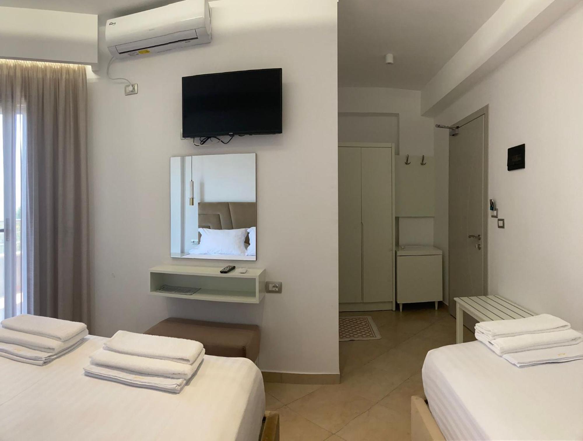 Luna Magica Hotel Borsh Bagian luar foto